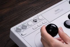 Arcade Stick 2.4G/USB pour Xbox Series X/S, Xbox One et Windows - Edition Blanche / White Edition^8Bitdo Sale