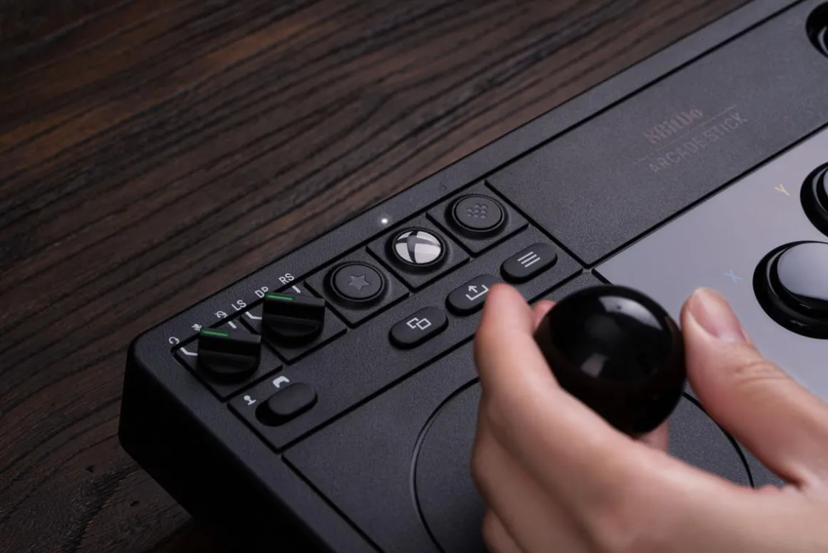Arcade Stick 2.4G/USB pour Xbox Series X/S, Xbox One et Windows - Edition Noire / Black Edition^8Bitdo Sale
