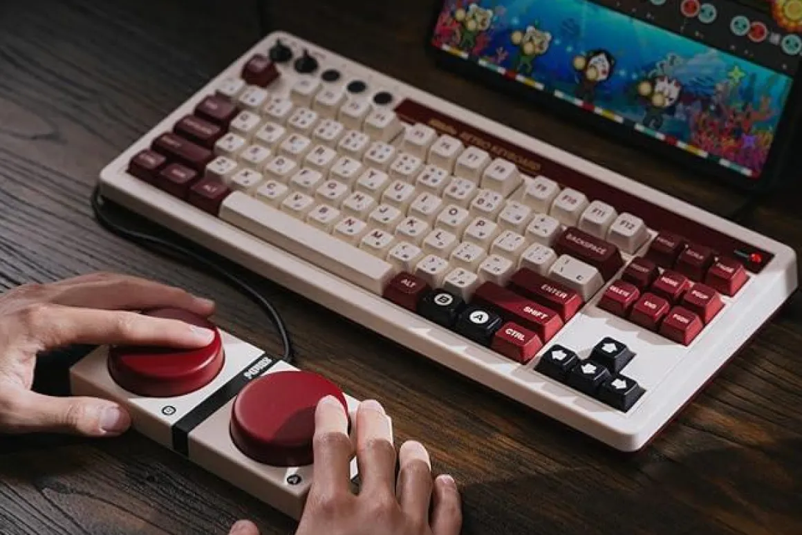 Retro Mechanical Keyboard Fami Edition^8Bitdo Online