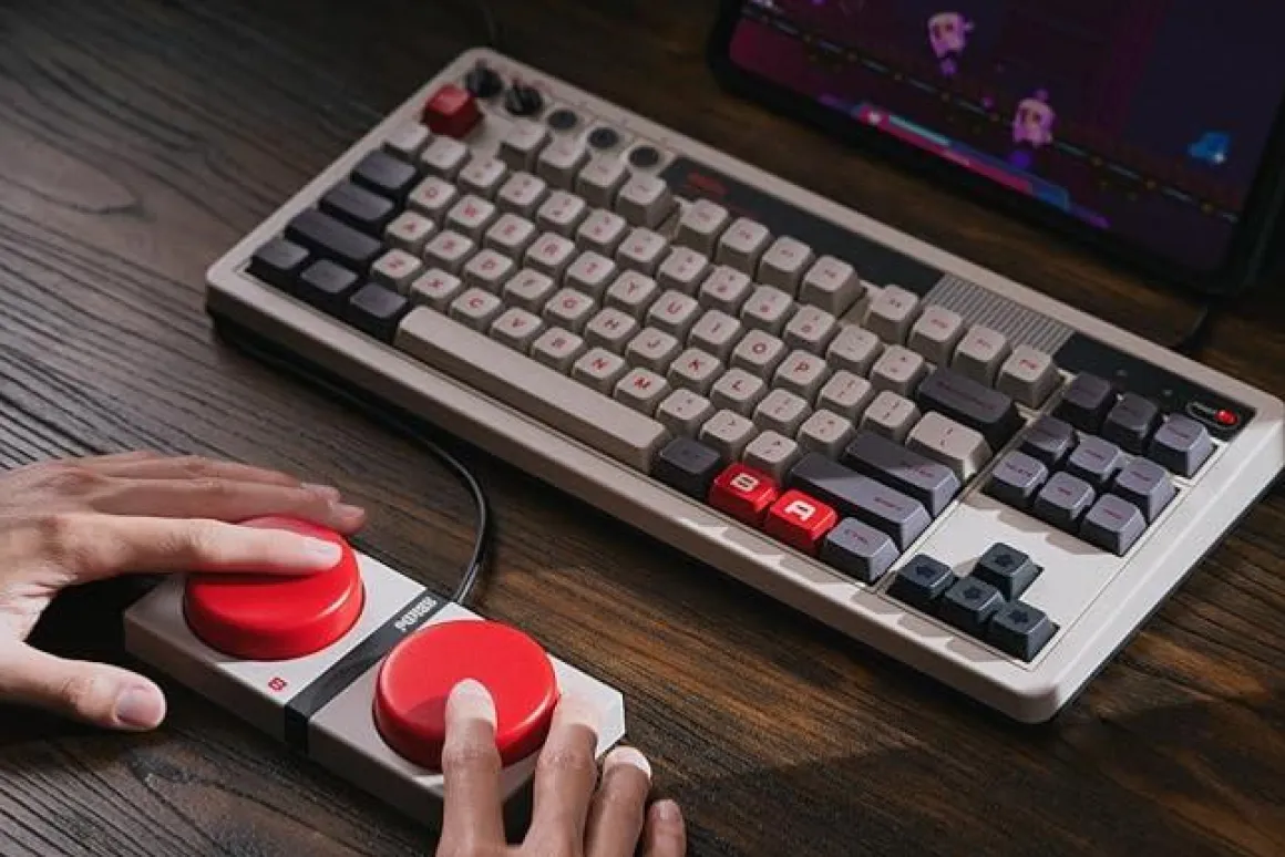 Retro Mechanical Keyboard N Edition^8Bitdo Online