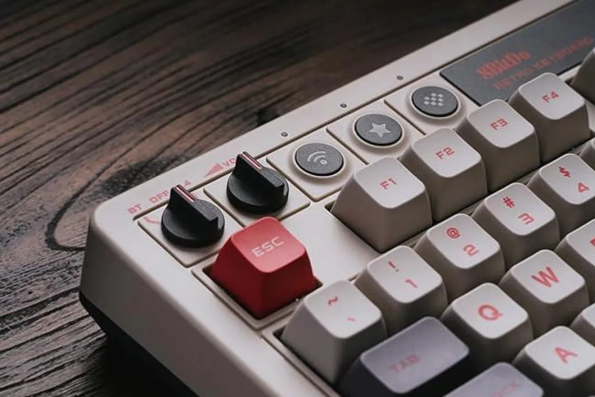 Retro Mechanical Keyboard N Edition^8Bitdo Online